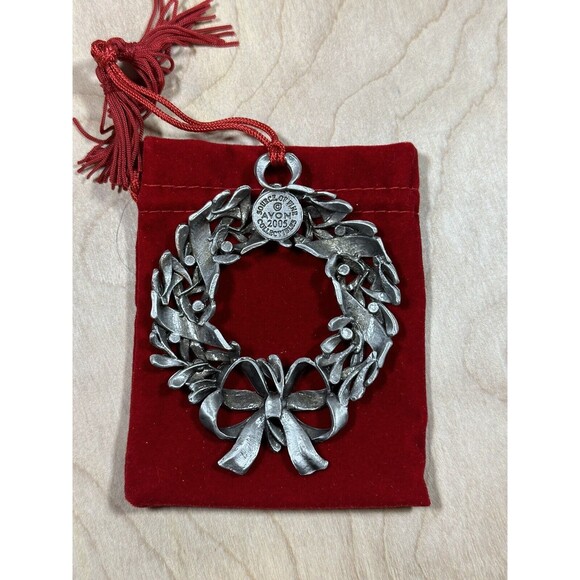 Avon 2005 Ornament Holiday Pewter Wreath Velvet Pouch & Box - Picture 2 of 4